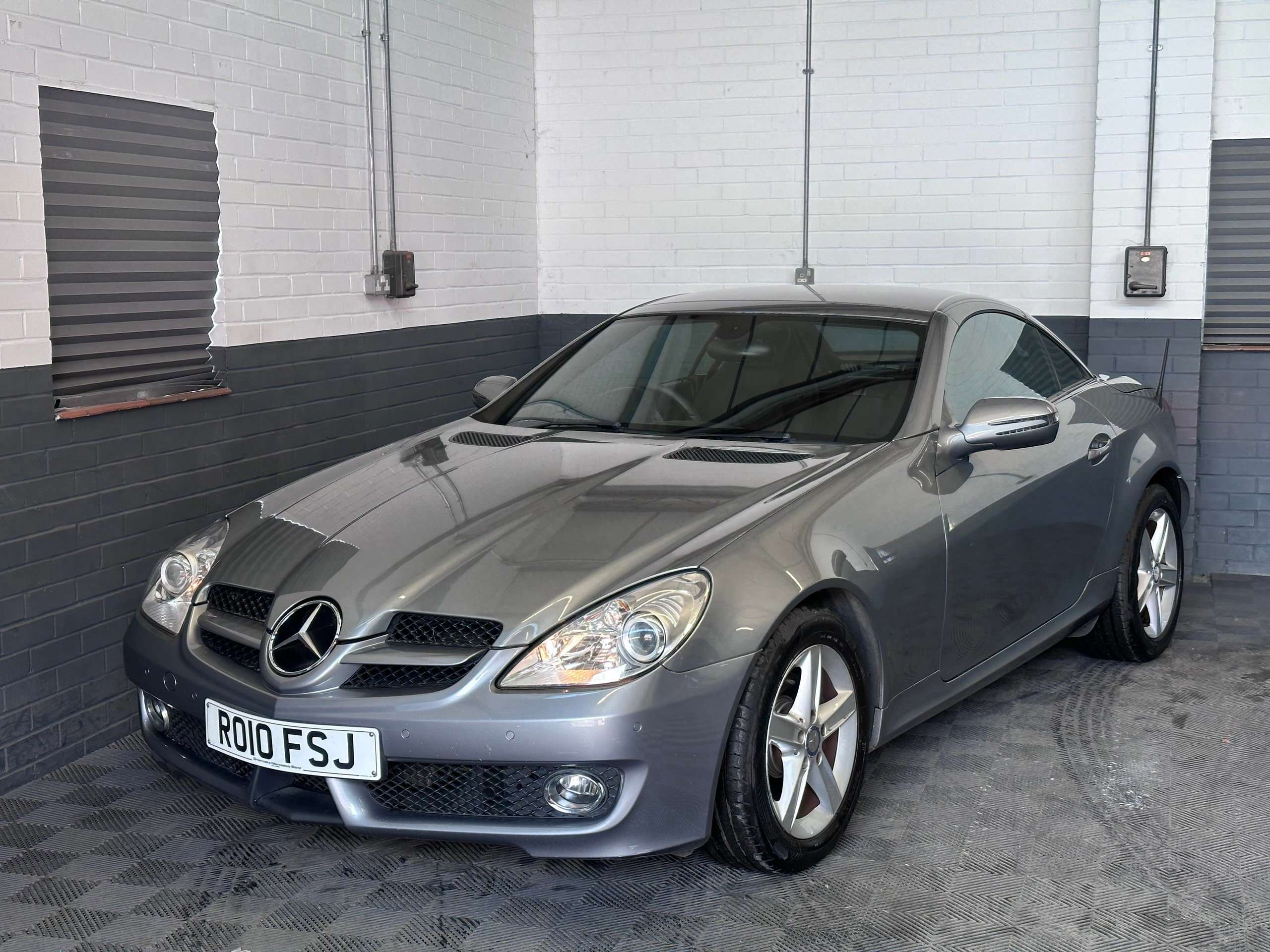 A 2010 MERCEDES-BENZ SLK 3.0 SLK300 Convertible 2dr Petrol G-Tronic Euro 5 (231 ps) A 2010 MERCEDES-BENZ SLK 3.0 SLK300 Convertible 2dr Petrol G-Tronic Euro 5 (231 ps)