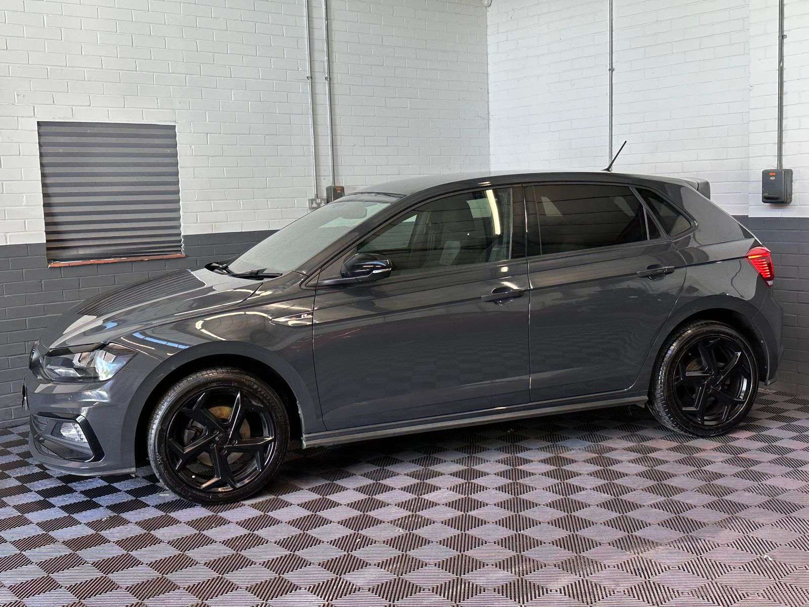 A 2020 VOLKSWAGEN POLO 1.0 TSI GPF R-Line Hatchback 5dr Petrol Manual Euro 6 (s/s) (115 ps) A 2020 VOLKSWAGEN POLO 1.0 TSI GPF R-Line Hatchback 5dr Petrol Manual Euro 6 (s/s) (115 ps)