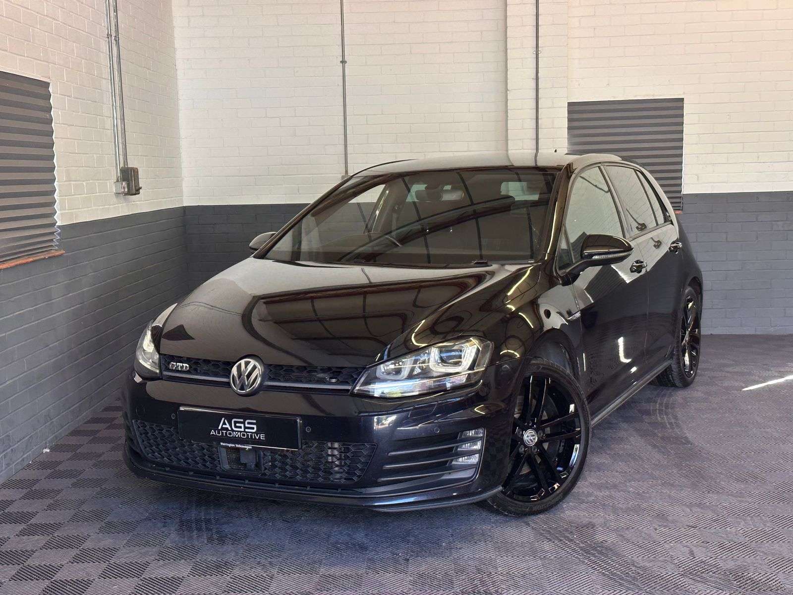 A 2016 VOLKSWAGEN GOLF 2.0 TDI BlueMotion Tech GTD Hatchback 5dr Diesel Manual Euro 6 (s/s) (184 ps) A 2016 VOLKSWAGEN GOLF 2.0 TDI BlueMotion Tech GTD Hatchback 5dr Diesel Manual Euro 6 (s/s) (184 ps)