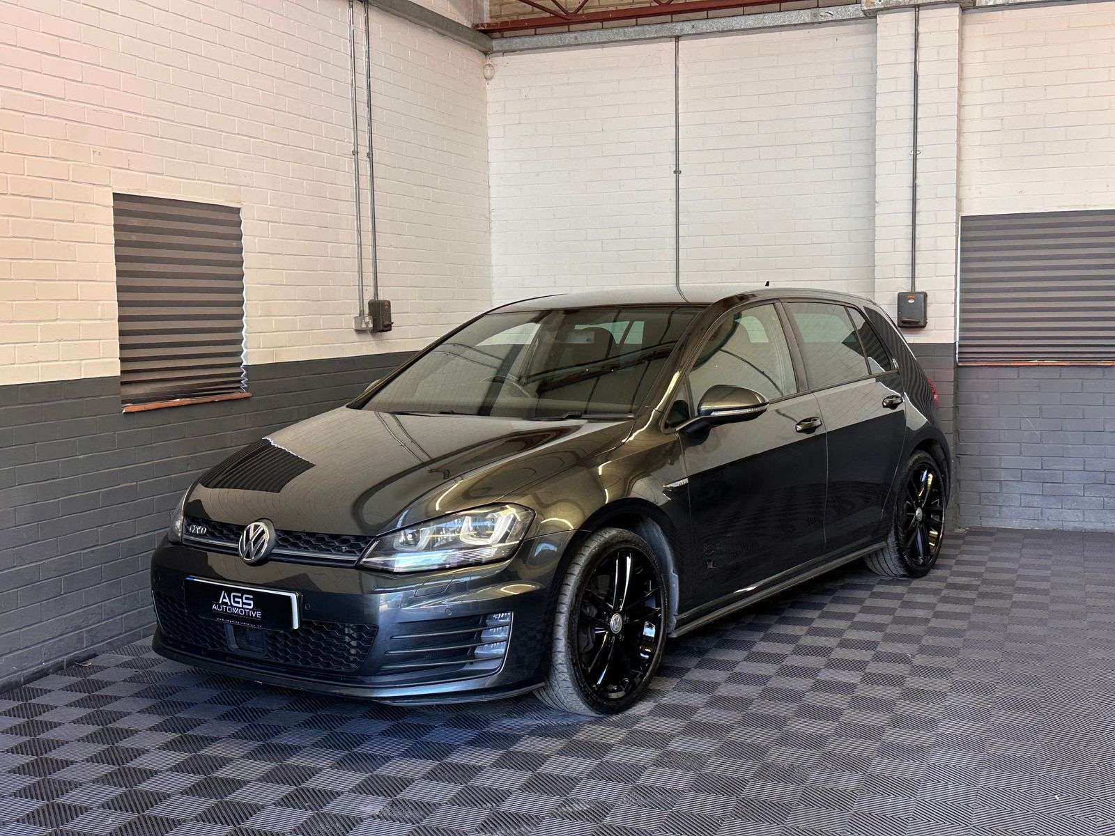 A 2016 VOLKSWAGEN GOLF 2.0 TDI BlueMotion Tech GTD Hatchback 5dr Diesel Manual Euro 6 (s/s) (184 ps) A 2016 VOLKSWAGEN GOLF 2.0 TDI BlueMotion Tech GTD Hatchback 5dr Diesel Manual Euro 6 (s/s) (184 ps)