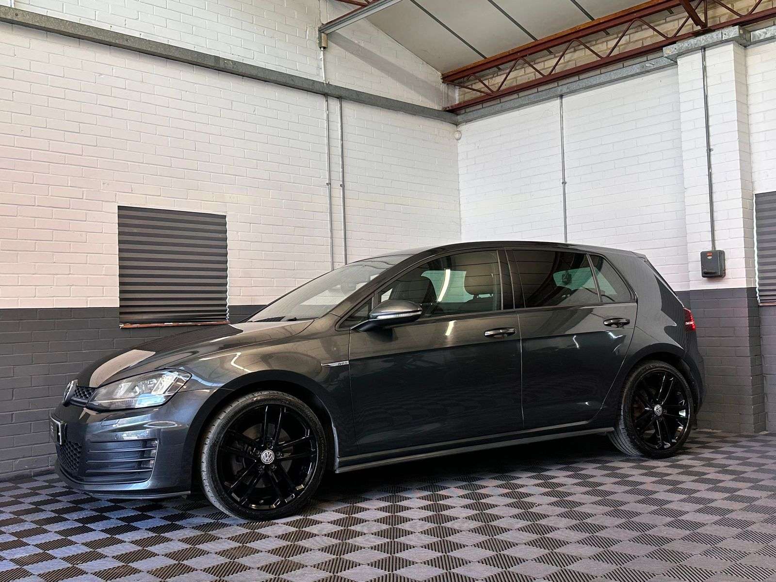 A 2016 VOLKSWAGEN GOLF 2.0 TDI BlueMotion Tech GTD Hatchback 5dr Diesel Manual Euro 6 (s/s) (184 ps) A 2016 VOLKSWAGEN GOLF 2.0 TDI BlueMotion Tech GTD Hatchback 5dr Diesel Manual Euro 6 (s/s) (184 ps)