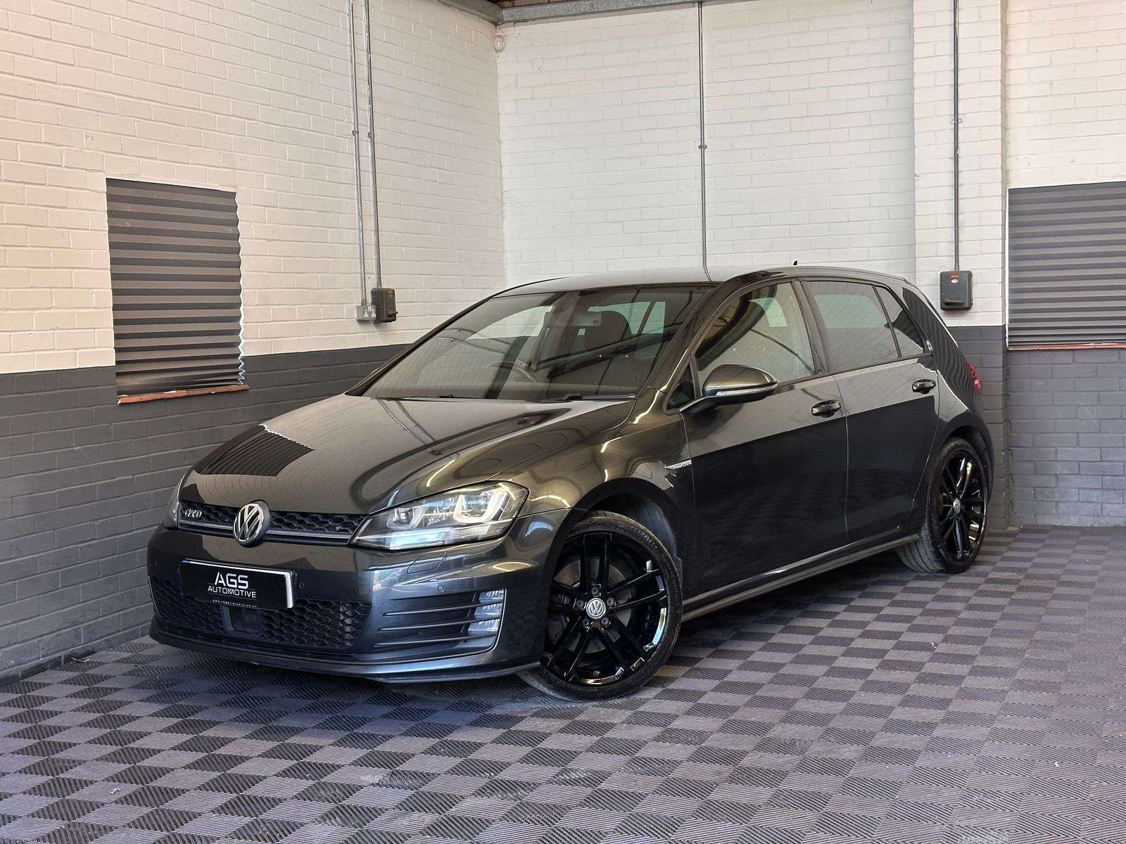 A 2016 VOLKSWAGEN GOLF 2.0 TDI BlueMotion Tech GTD Hatchback 5dr Diesel Manual Euro 6 (s/s) (184 ps) A 2016 VOLKSWAGEN GOLF 2.0 TDI BlueMotion Tech GTD Hatchback 5dr Diesel Manual Euro 6 (s/s) (184 ps)