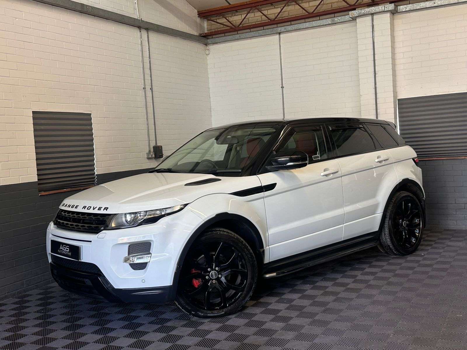 A 2011 LAND ROVER RANGE ROVER EVOQUE 2.2 SD4 Dynamic SUV 5dr Diesel Auto 4WD Euro 5 (190 ps) A 2011 LAND ROVER RANGE ROVER EVOQUE 2.2 SD4 Dynamic SUV 5dr Diesel Auto 4WD Euro 5 (190 ps)