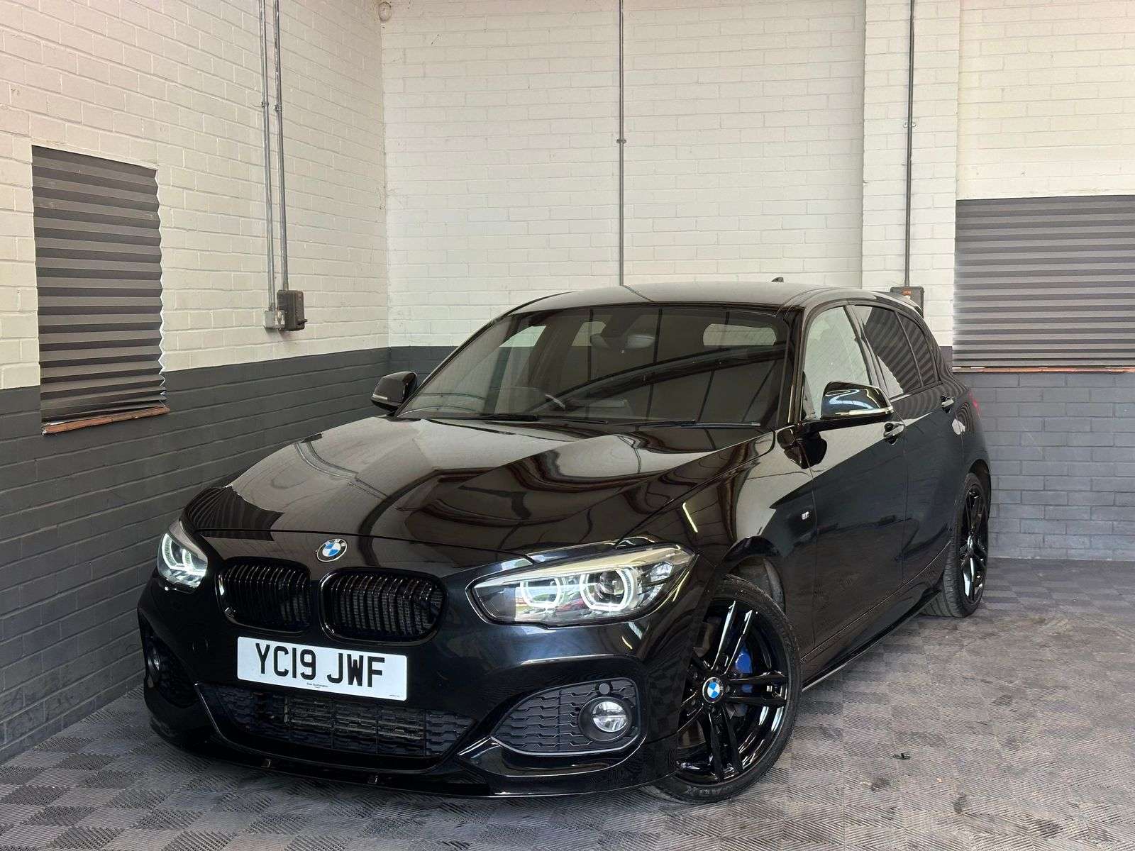 A 2019 BMW 1 SERIES 1.5 118i GPF M Sport Shadow Edition Hatchback 5dr Petrol Auto Euro 6 (s/s) (136 ps) A 2019 BMW 1 SERIES 1.5 118i GPF M Sport Shadow Edition Hatchback 5dr Petrol Auto Euro 6 (s/s) (136 ps)