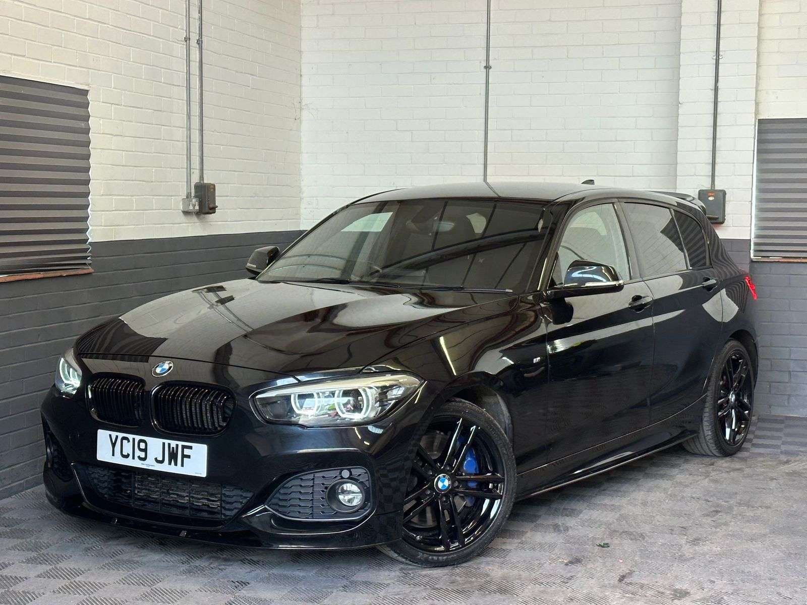 A 2019 BMW 1 SERIES 1.5 118i GPF M Sport Shadow Edition Hatchback 5dr Petrol Auto Euro 6 (s/s) (136 ps) A 2019 BMW 1 SERIES 1.5 118i GPF M Sport Shadow Edition Hatchback 5dr Petrol Auto Euro 6 (s/s) (136 ps)