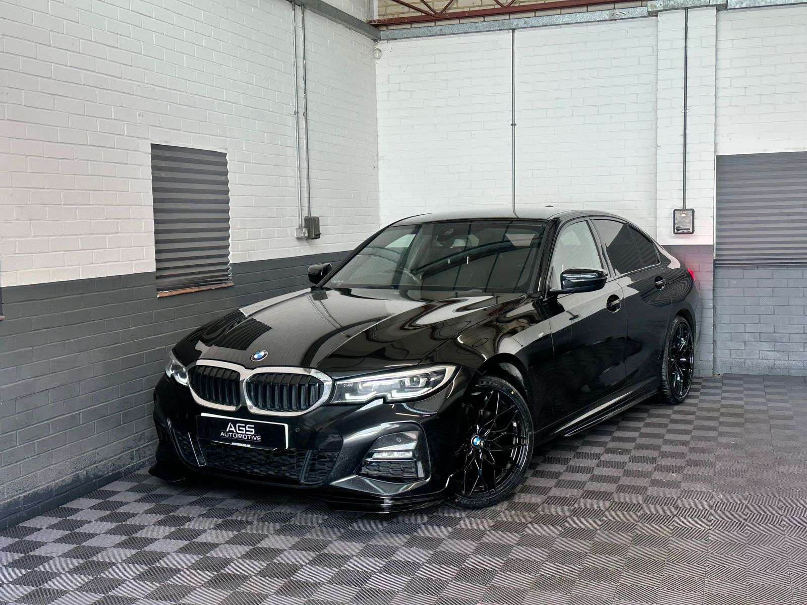 A 2020 BMW 3 SERIES 2.0 320d M Sport Saloon 4dr Diesel Auto Euro 6 (s/s) (190 ps) A 2020 BMW 3 SERIES 2.0 320d M Sport Saloon 4dr Diesel Auto Euro 6 (s/s) (190 ps)