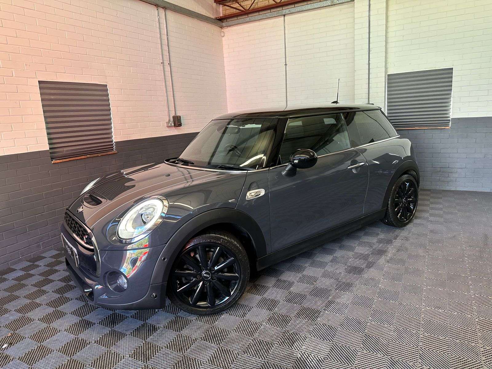 A 2016 MINI HATCH 2.0 Cooper S Hatchback 3dr Petrol Auto Euro 6 (s/s) (192 ps) A 2016 MINI HATCH 2.0 Cooper S Hatchback 3dr Petrol Auto Euro 6 (s/s) (192 ps)