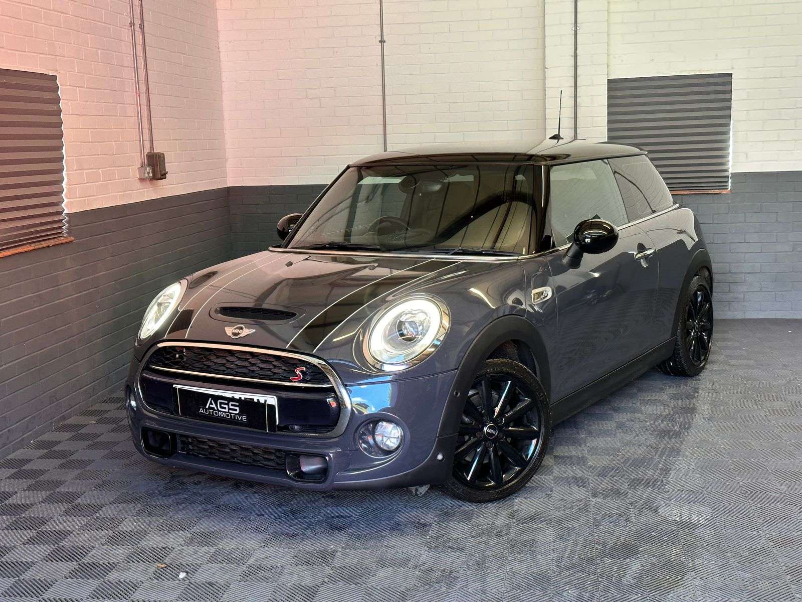 A 2016 MINI HATCH 2.0 Cooper S Hatchback 3dr Petrol Auto Euro 6 (s/s) (192 ps) A 2016 MINI HATCH 2.0 Cooper S Hatchback 3dr Petrol Auto Euro 6 (s/s) (192 ps)
