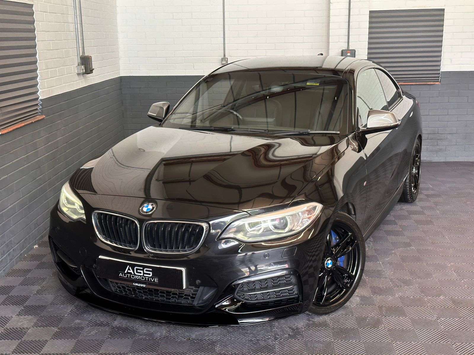 A 2014 BMW 2 SERIES 3.0 M235i Coupe 2dr Petrol Auto Euro 6 (s/s) (326 ps) A 2014 BMW 2 SERIES 3.0 M235i Coupe 2dr Petrol Auto Euro 6 (s/s) (326 ps)