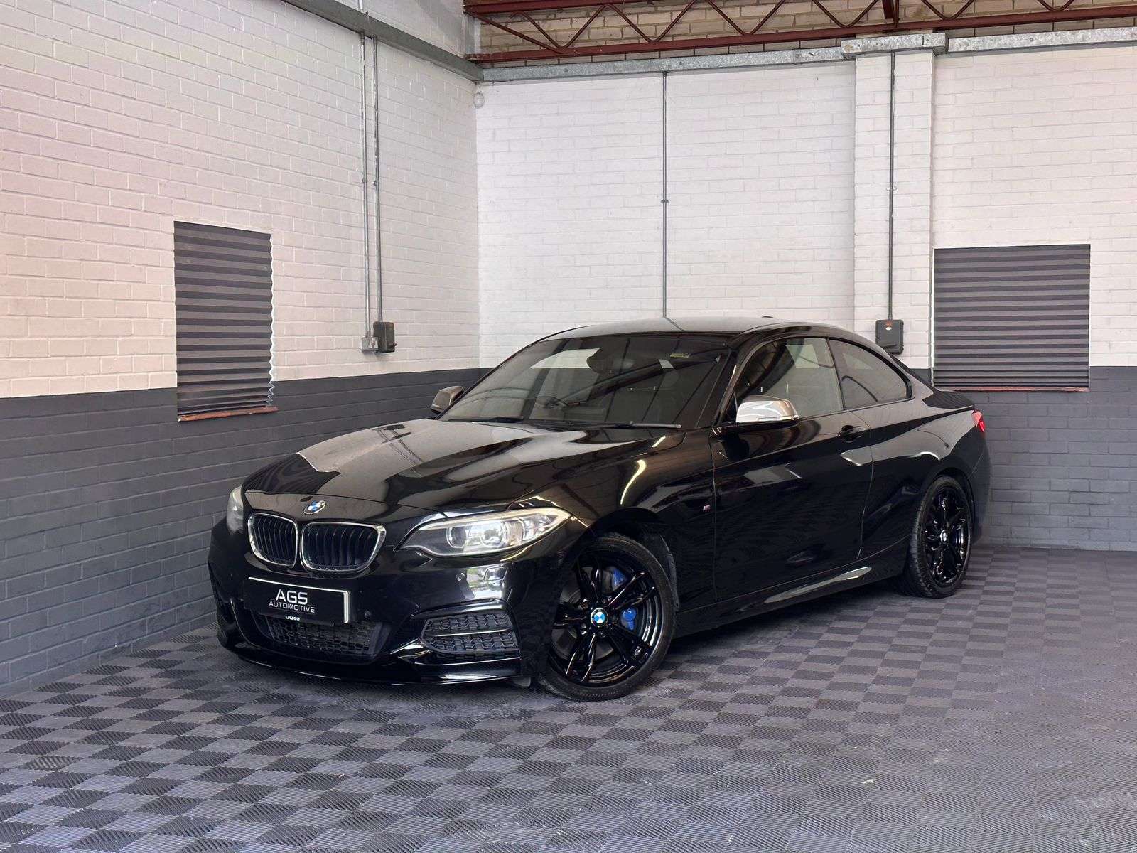 A 2014 BMW 2 SERIES 3.0 M235i Coupe 2dr Petrol Auto Euro 6 (s/s) (326 ps) A 2014 BMW 2 SERIES 3.0 M235i Coupe 2dr Petrol Auto Euro 6 (s/s) (326 ps)