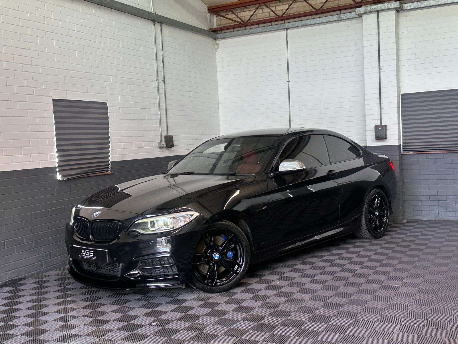 A 2015 BMW 2 SERIES 3.0 M235i Coupe 2dr Petrol Auto Euro 6 (s/s) (326 ps) A 2015 BMW 2 SERIES 3.0 M235i Coupe 2dr Petrol Auto Euro 6 (s/s) (326 ps)