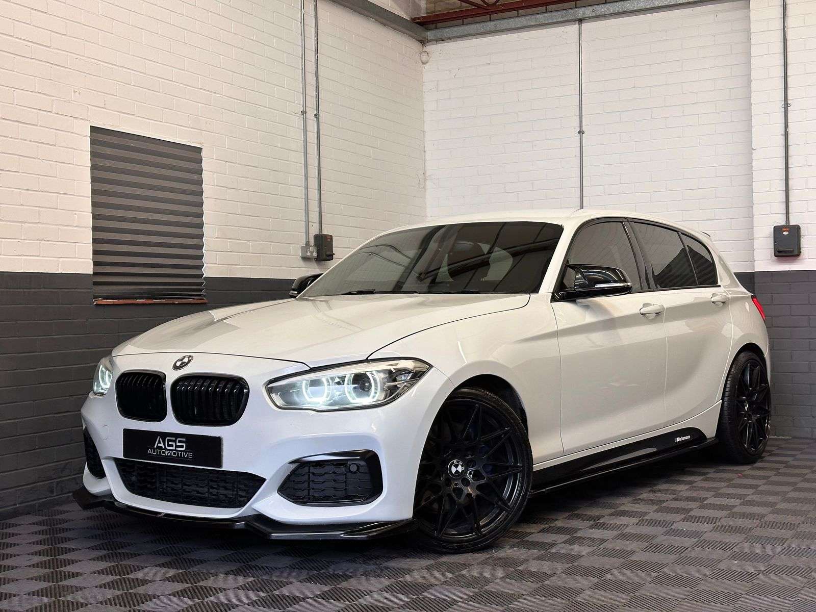 A 2015 BMW 1 SERIES 3.0 M135i Hatchback 5dr Petrol Auto Euro 6 (s/s) (326 ps) A 2015 BMW 1 SERIES 3.0 M135i Hatchback 5dr Petrol Auto Euro 6 (s/s) (326 ps)