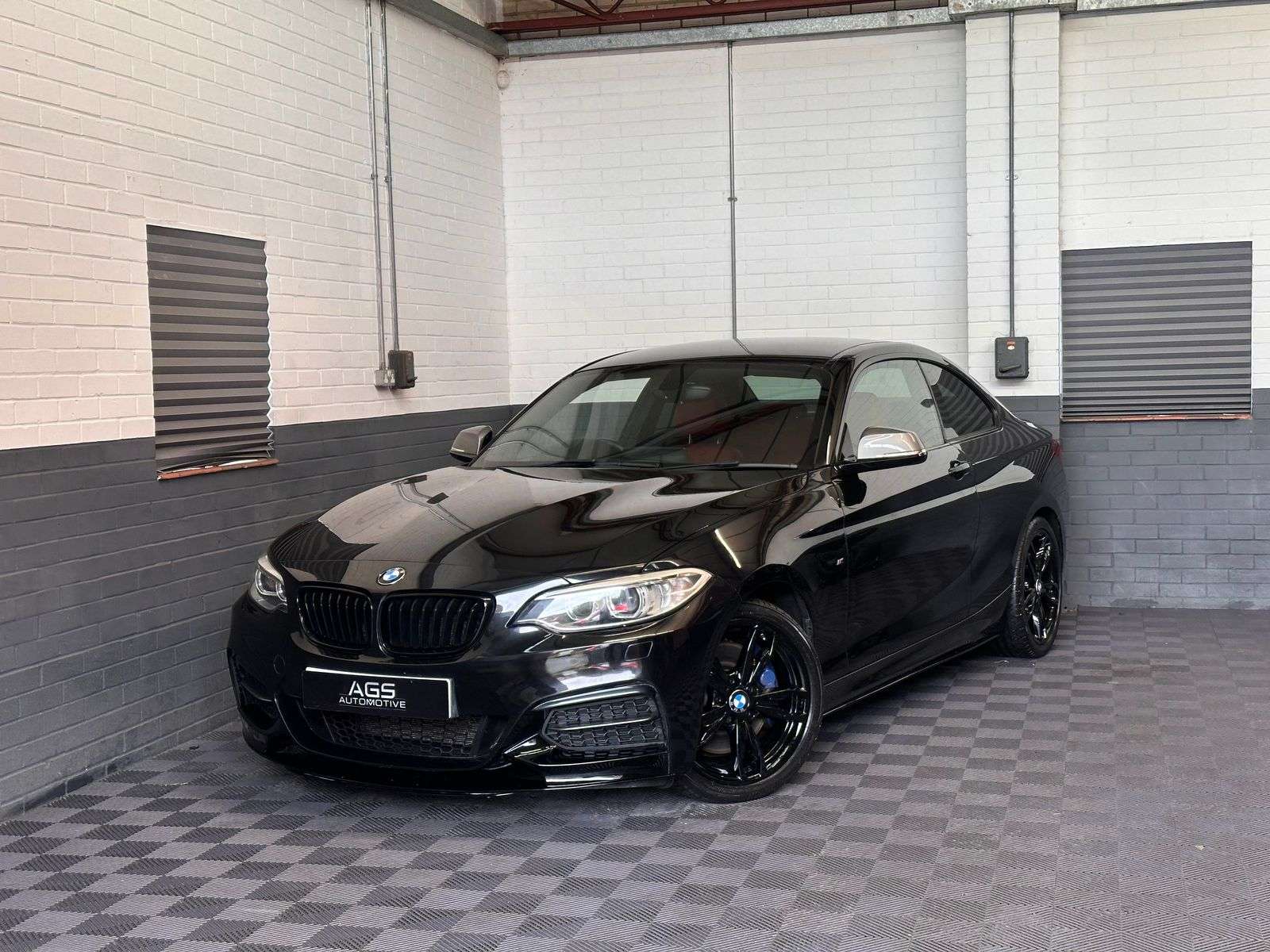 A 2016 BMW 2 SERIES 3.0 M240i Coupe 2dr Petrol Auto Euro 6 (s/s) (340 ps) A 2016 BMW 2 SERIES 3.0 M240i Coupe 2dr Petrol Auto Euro 6 (s/s) (340 ps)