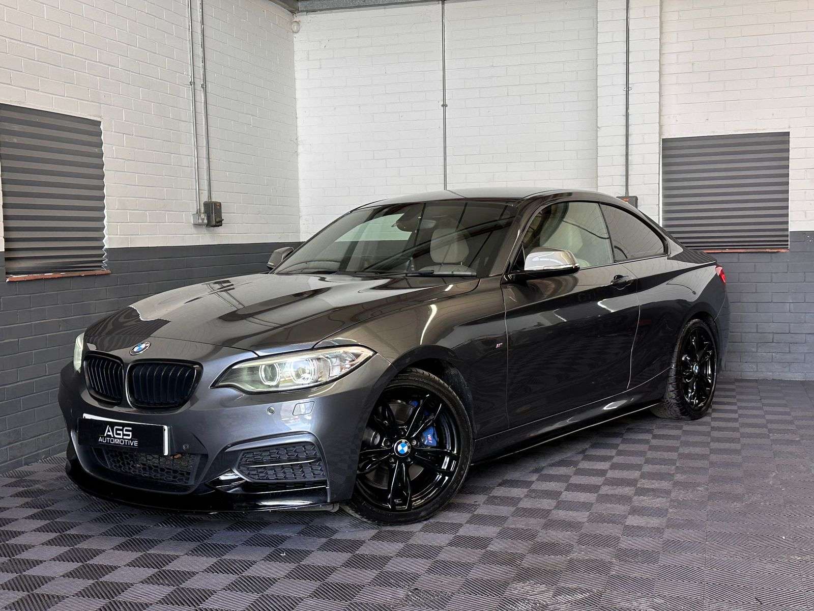 A 2017 BMW 2 SERIES 3.0 M240i Coupe 2dr Petrol Auto Euro 6 (s/s) (340 ps) A 2017 BMW 2 SERIES 3.0 M240i Coupe 2dr Petrol Auto Euro 6 (s/s) (340 ps)