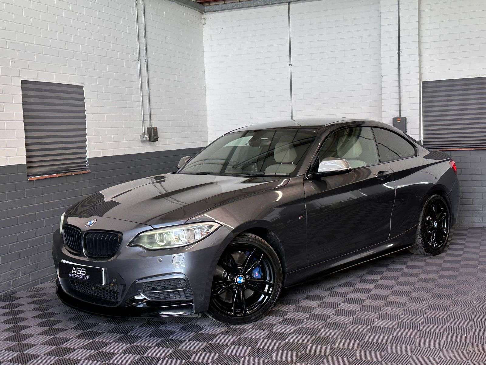 A 2017 BMW 2 SERIES 3.0 M240i Coupe 2dr Petrol Auto Euro 6 (s/s) (340 ps) A 2017 BMW 2 SERIES 3.0 M240i Coupe 2dr Petrol Auto Euro 6 (s/s) (340 ps)