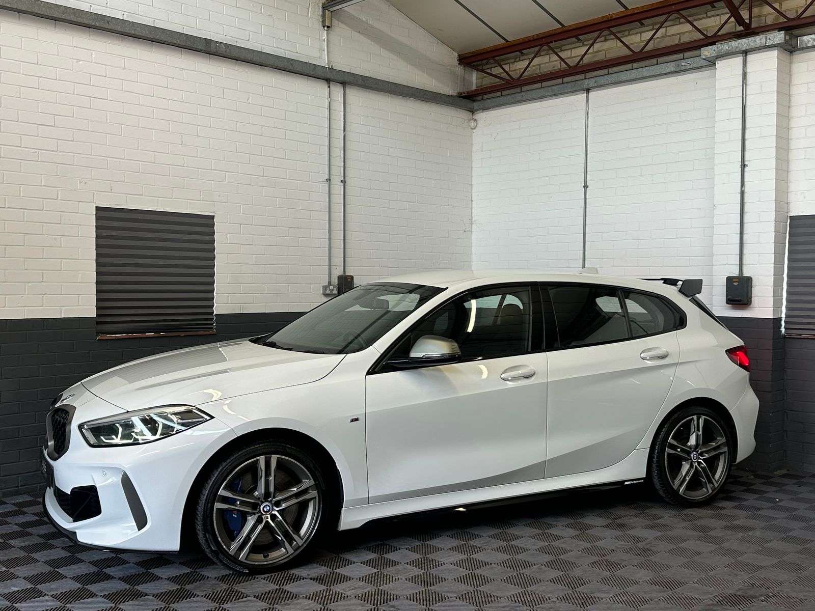 A 2021 BMW 1 SERIES 2.0 M135i Hatchback 5dr Petrol Auto xDrive Euro 6 (s/s) (306 ps) A 2021 BMW 1 SERIES 2.0 M135i Hatchback 5dr Petrol Auto xDrive Euro 6 (s/s) (306 ps)