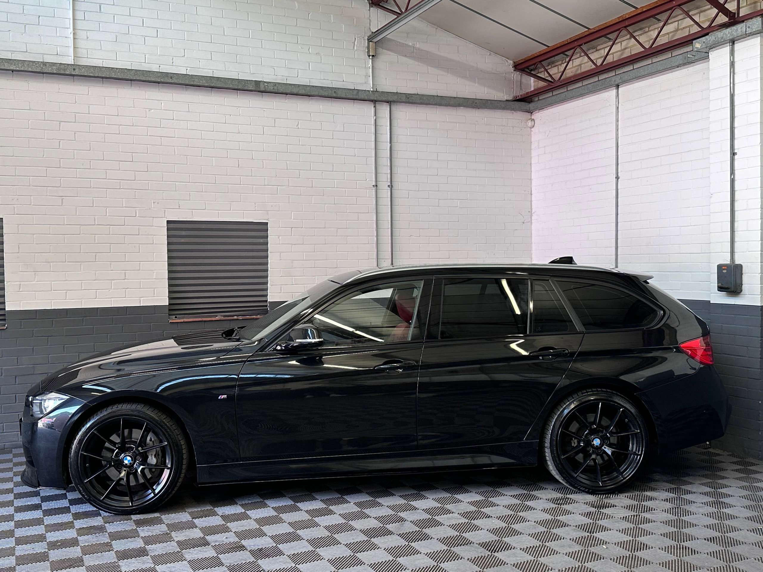 A 2014 BMW 3 SERIES 3.0 335d M Sport Touring 5dr Diesel Auto xDrive Euro 6 (s/s) (313 ps) A 2014 BMW 3 SERIES 3.0 335d M Sport Touring 5dr Diesel Auto xDrive Euro 6 (s/s) (313 ps)