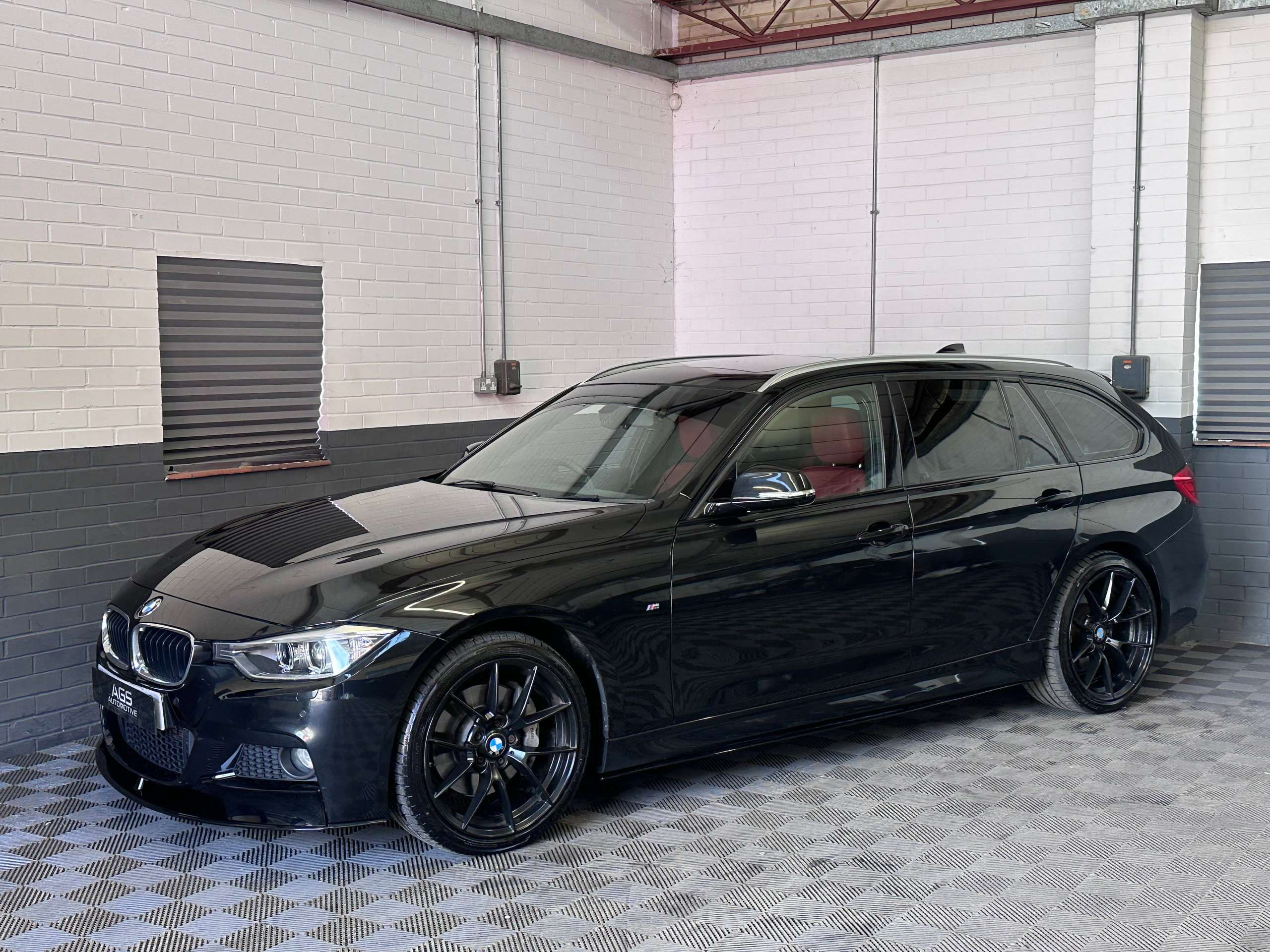 A 2014 BMW 3 SERIES 3.0 335d M Sport Touring 5dr Diesel Auto xDrive Euro 6 (s/s) (313 ps) A 2014 BMW 3 SERIES 3.0 335d M Sport Touring 5dr Diesel Auto xDrive Euro 6 (s/s) (313 ps)