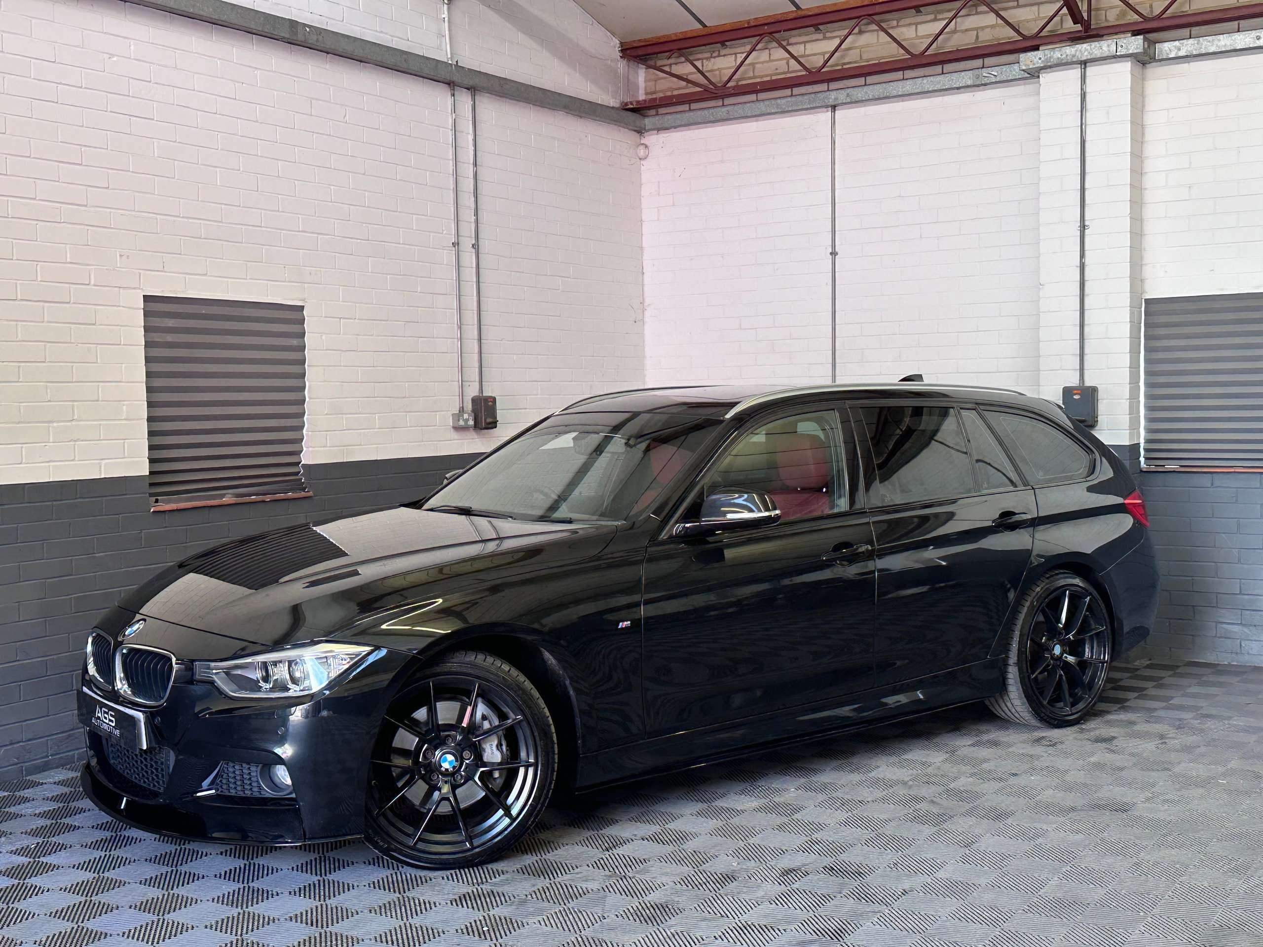 A 2014 BMW 3 SERIES 3.0 335d M Sport Touring 5dr Diesel Auto xDrive Euro 6 (s/s) (313 ps) A 2014 BMW 3 SERIES 3.0 335d M Sport Touring 5dr Diesel Auto xDrive Euro 6 (s/s) (313 ps)