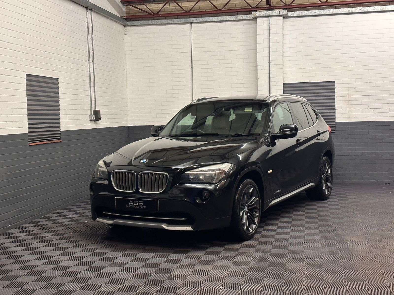 A 2011 BMW X1 23d SE SUV 5dr Diesel Steptronic xDrive Euro 5 (204 ps) A 2011 BMW X1 23d SE SUV 5dr Diesel Steptronic xDrive Euro 5 (204 ps)