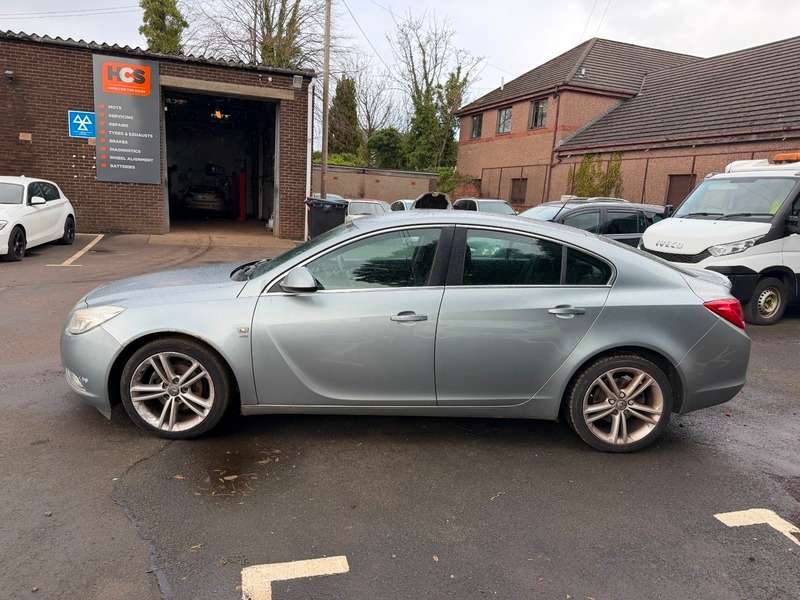 A 2010 VAUXHALL INSIGNIA SRI CDTI A 2010 VAUXHALL INSIGNIA SRI CDTI