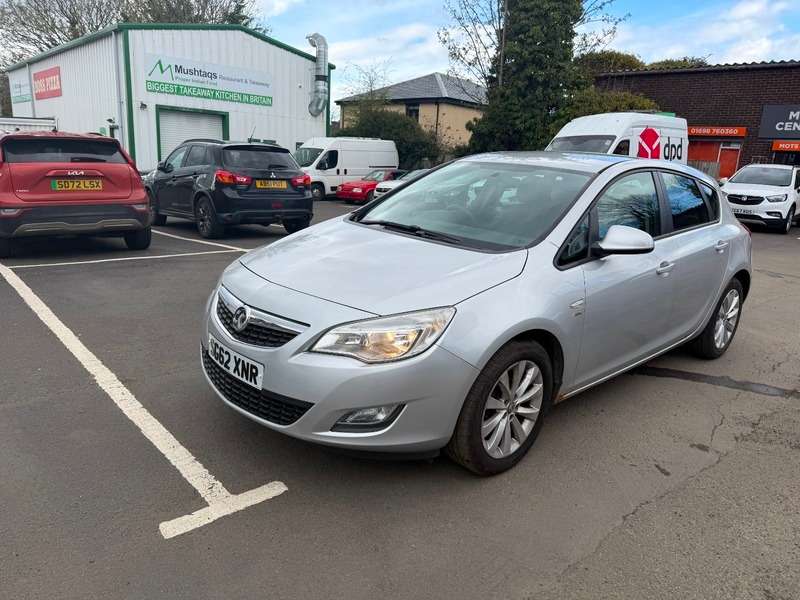 A 2012 VAUXHALL ASTRA ACTIVE A 2012 VAUXHALL ASTRA ACTIVE