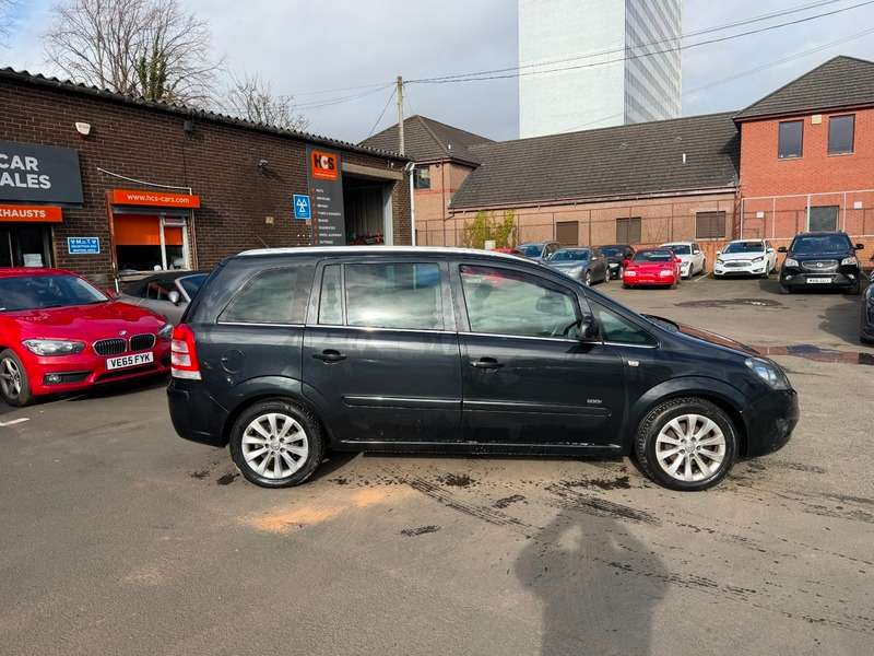 A 2013 VAUXHALL ZAFIRA DESIGN A 2013 VAUXHALL ZAFIRA DESIGN