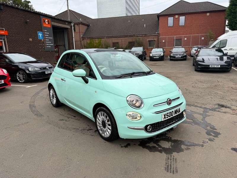A 2015 FIAT 500 LOUNGE A 2015 FIAT 500 LOUNGE