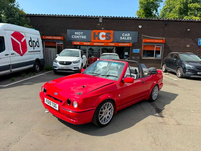 A 1989 FORD ESCORT cabriolet A 1989 FORD ESCORT cabriolet