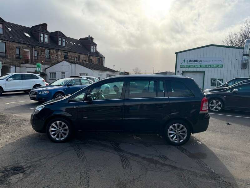 A 2013 VAUXHALL ZAFIRA DESIGN A 2013 VAUXHALL ZAFIRA DESIGN