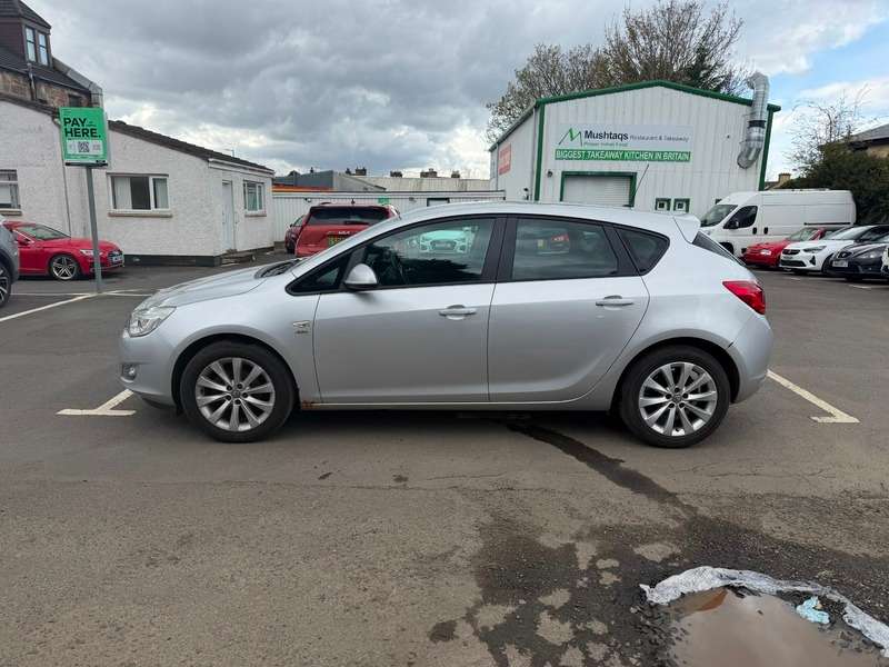 A 2012 VAUXHALL ASTRA ACTIVE A 2012 VAUXHALL ASTRA ACTIVE
