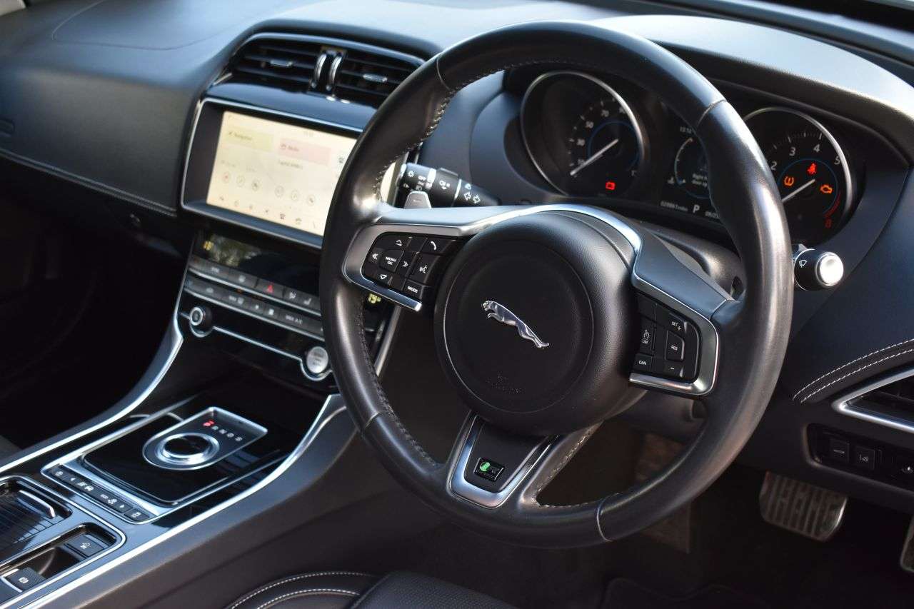 2019 JAGUAR XE 2019 JAGUAR XE