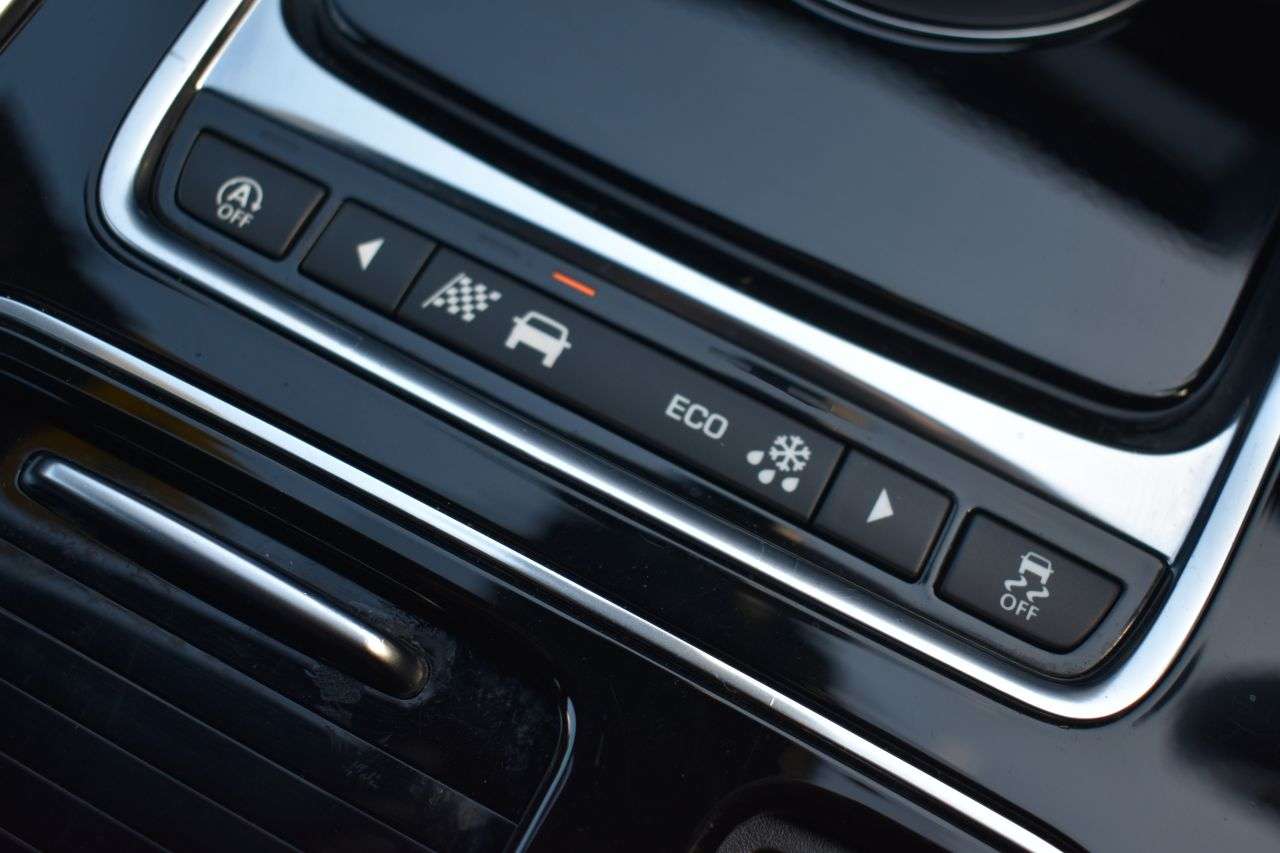 2019 JAGUAR XE 2019 JAGUAR XE