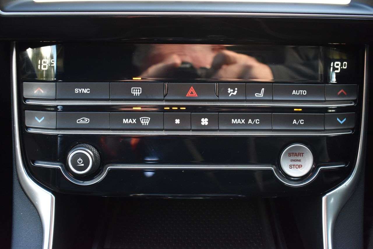 2019 JAGUAR XE 2019 JAGUAR XE