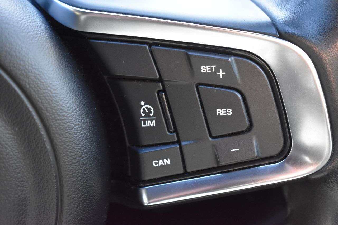 2019 JAGUAR XE 2019 JAGUAR XE