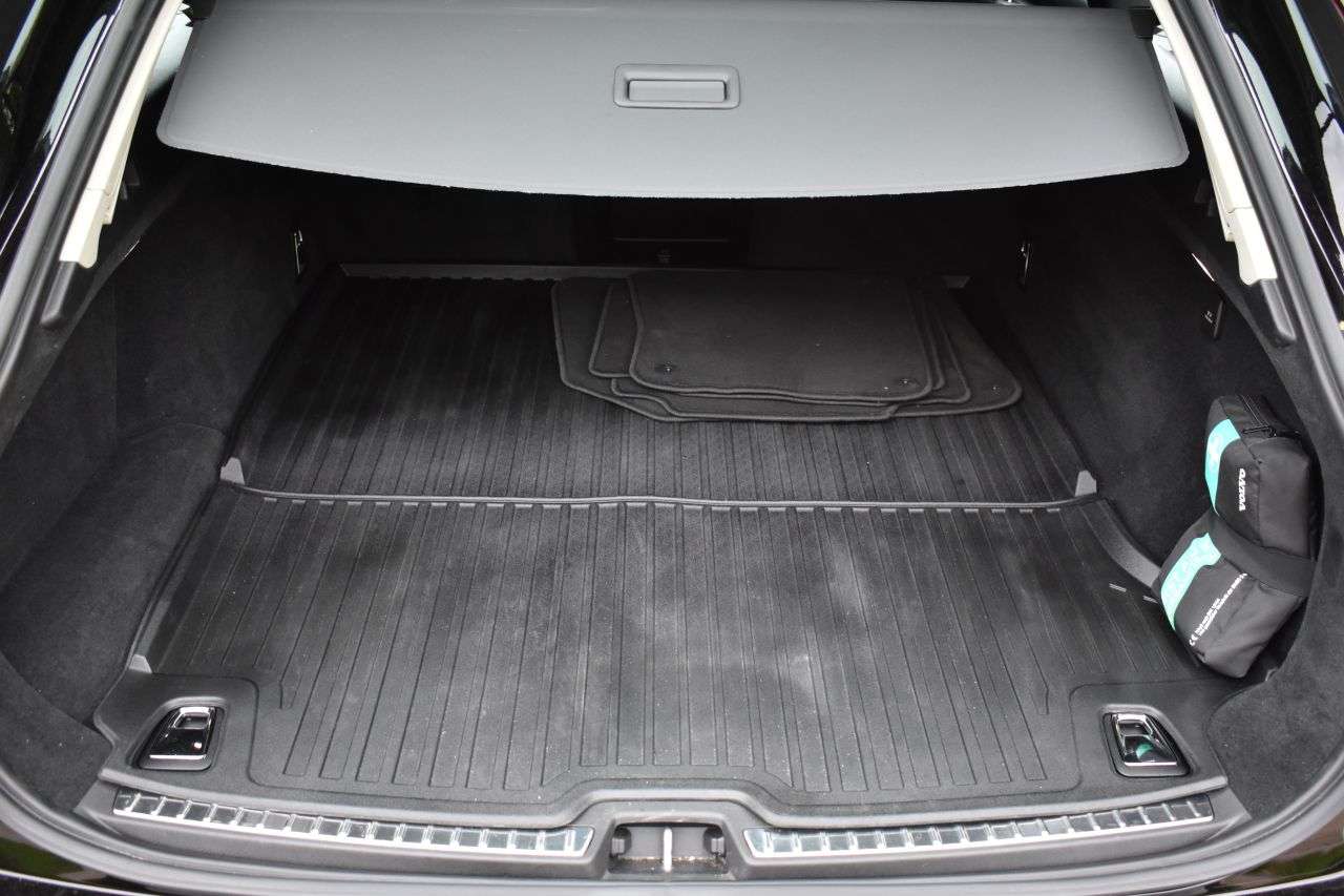 2022 VOLVO V90 2022 VOLVO V90