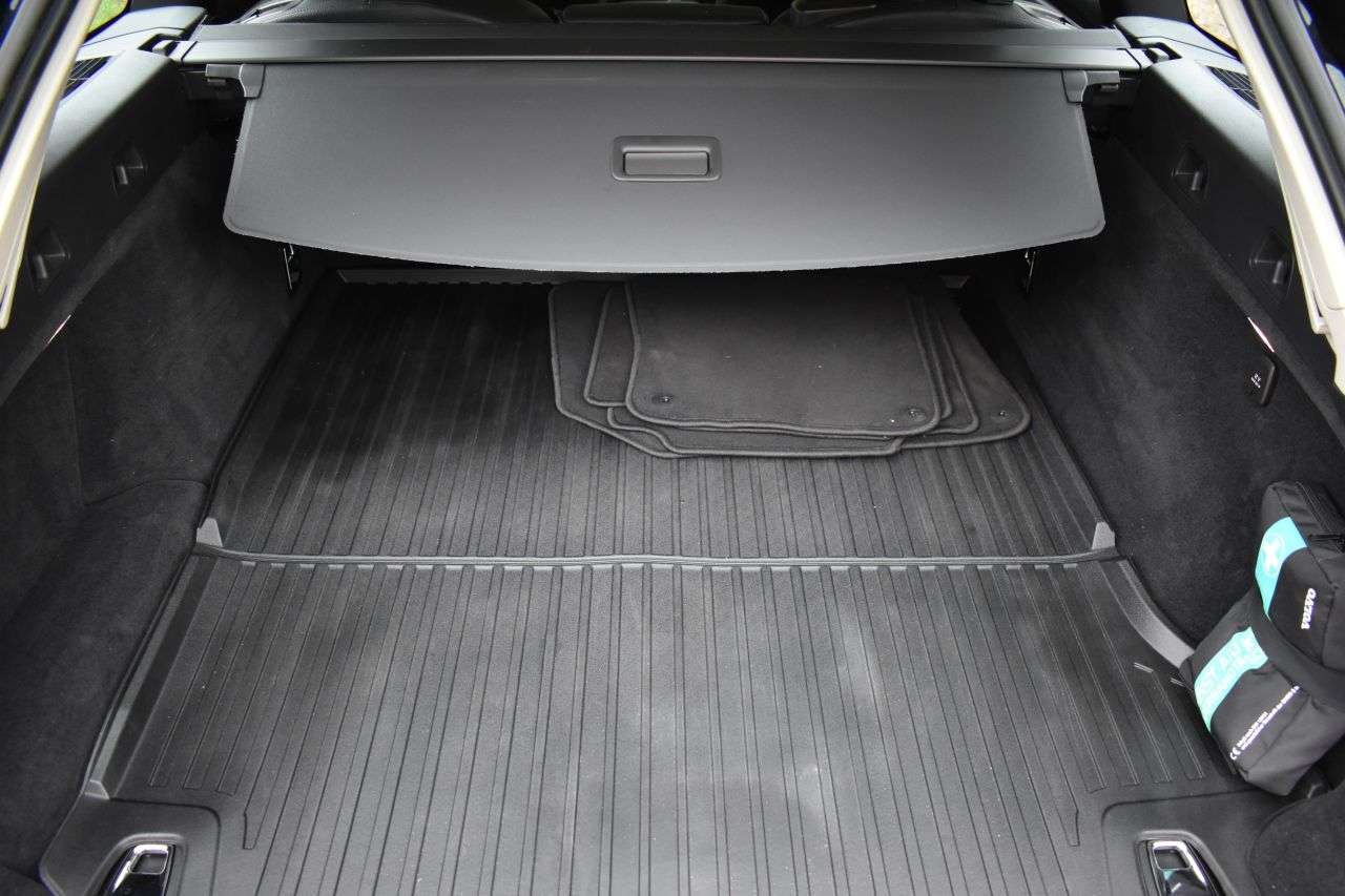 2022 VOLVO V90 2022 VOLVO V90