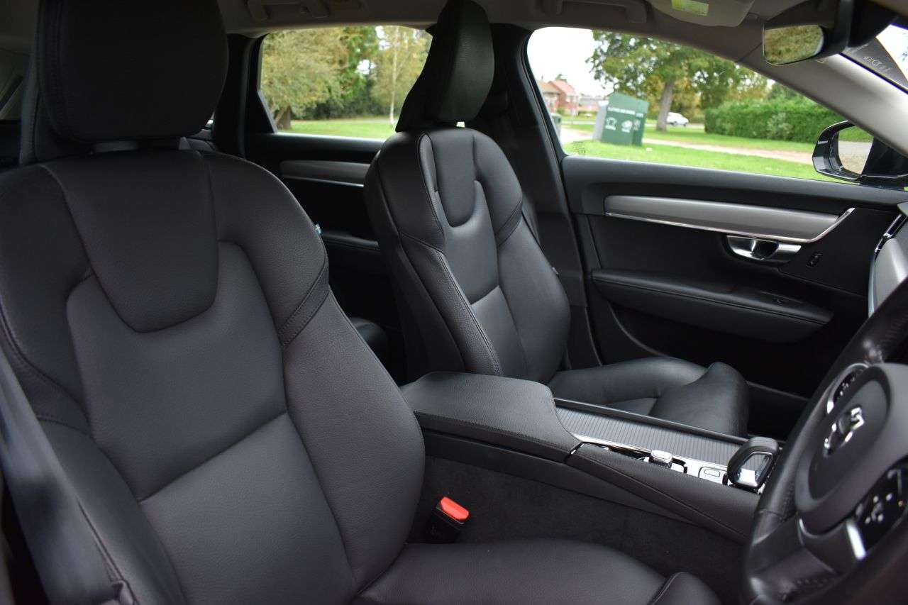 2022 VOLVO V90 2022 VOLVO V90