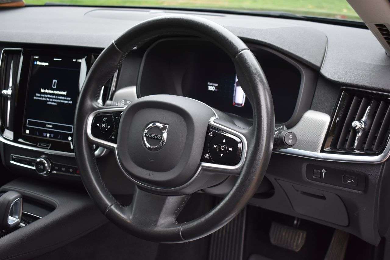 2022 VOLVO V90 2022 VOLVO V90