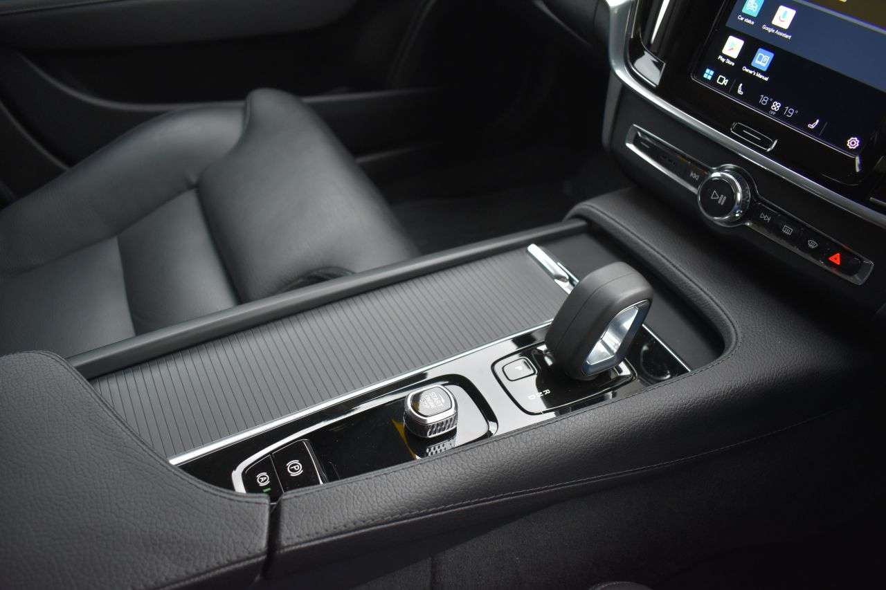 2022 VOLVO V90 2022 VOLVO V90