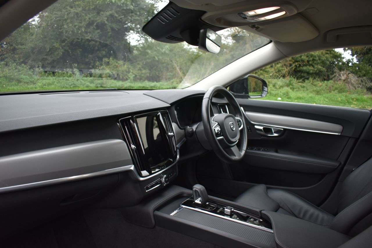 2022 VOLVO V90 2022 VOLVO V90