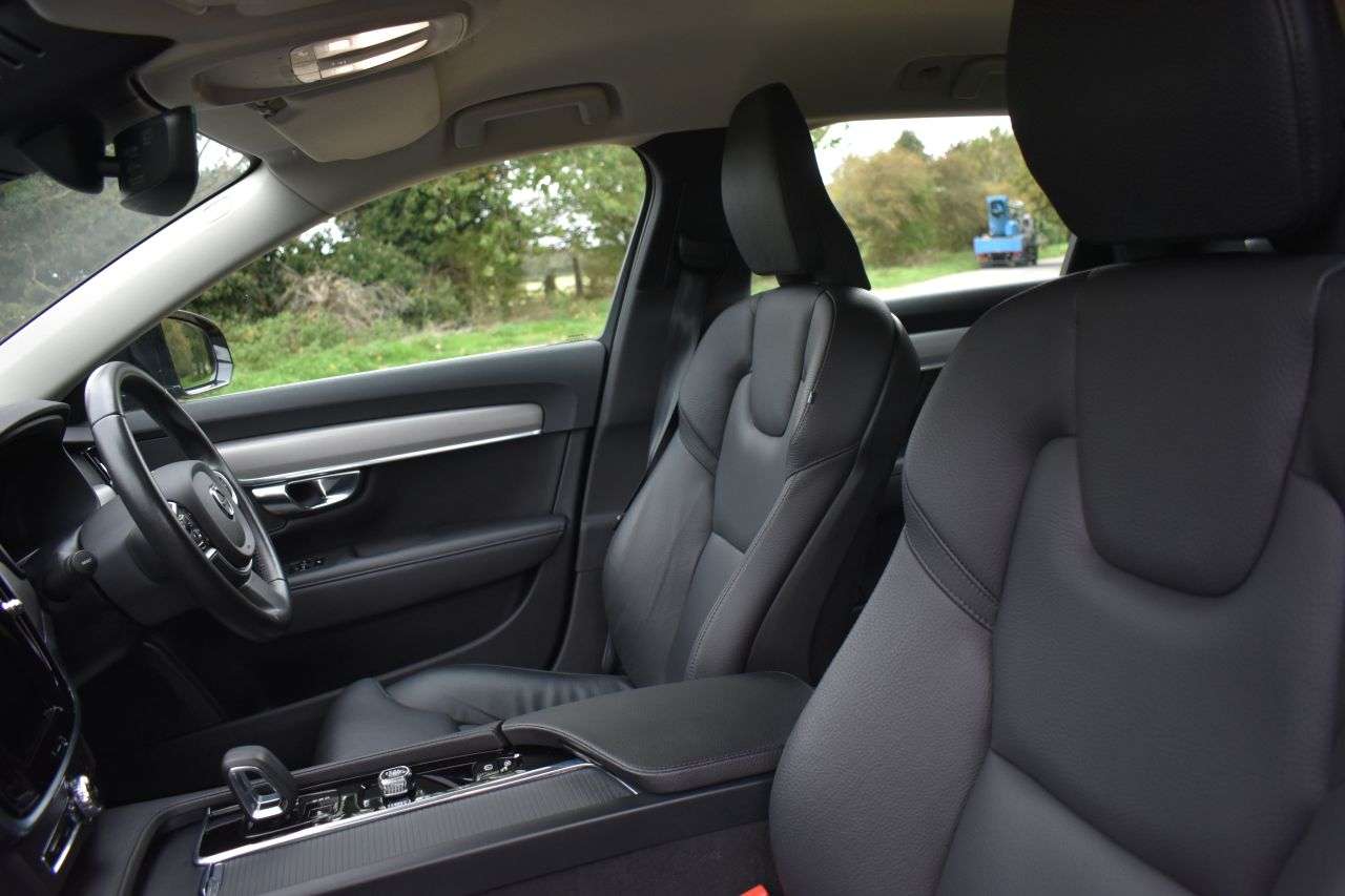 2022 VOLVO V90 2022 VOLVO V90