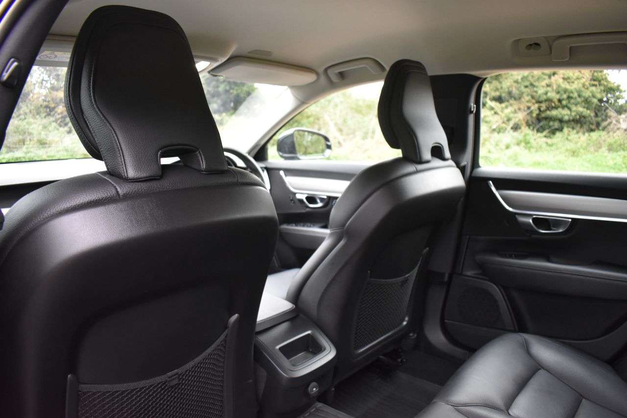 2022 VOLVO V90 2022 VOLVO V90