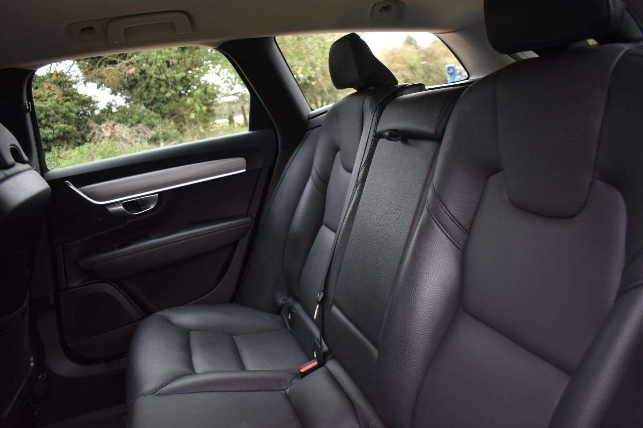 2022 VOLVO V90 2022 VOLVO V90