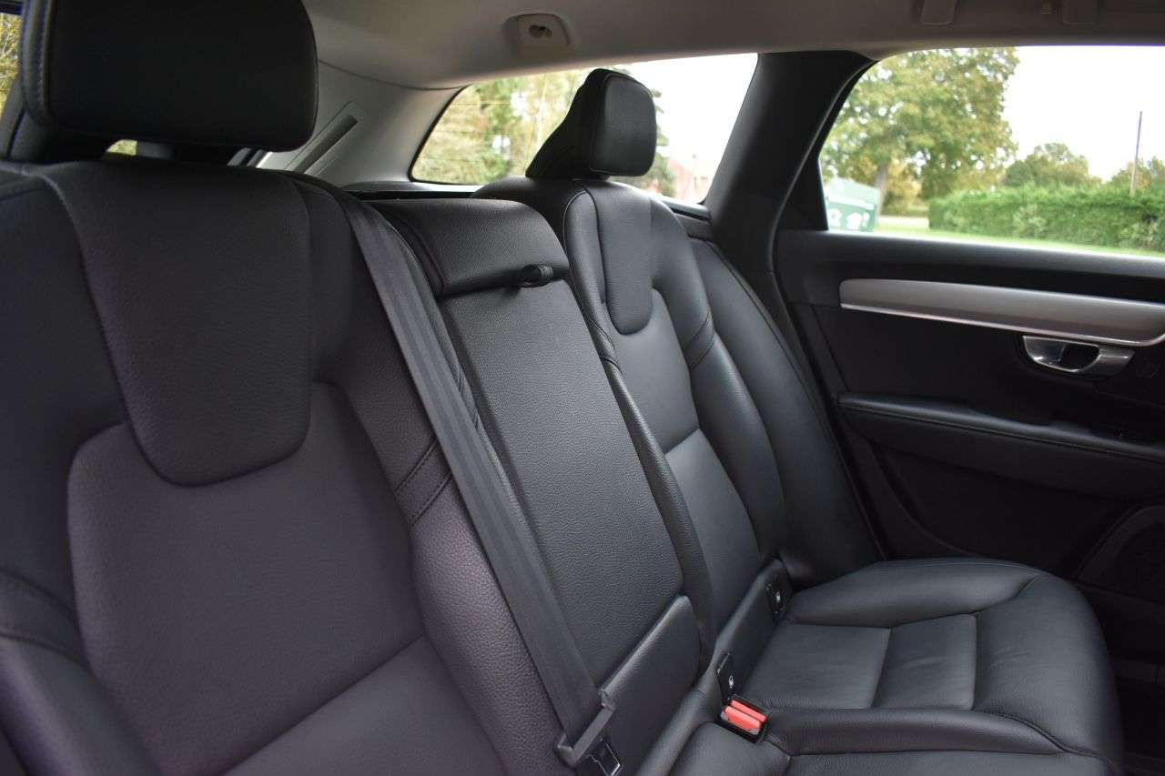 2022 VOLVO V90 2022 VOLVO V90