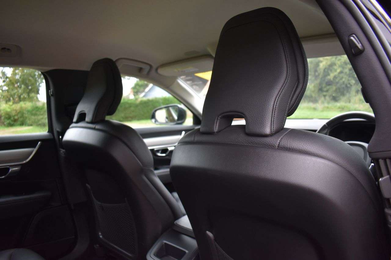 2022 VOLVO V90 2022 VOLVO V90