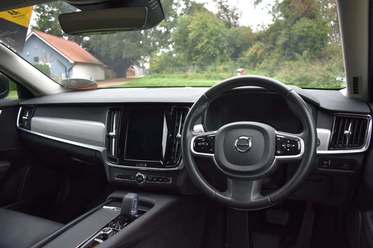 2022 VOLVO V90 2022 VOLVO V90