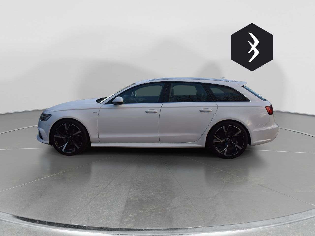 A 2017 AUDI A6 AVANT 2.0 TDI ultra S line Estate 5dr Diesel S Tronic Euro 6 (s/s) (190 ps) ***12 A 2017 AUDI A6 AVANT 2.0 TDI ultra S line Estate 5dr Diesel S Tronic Euro 6 (s/s) (190 ps) ***12