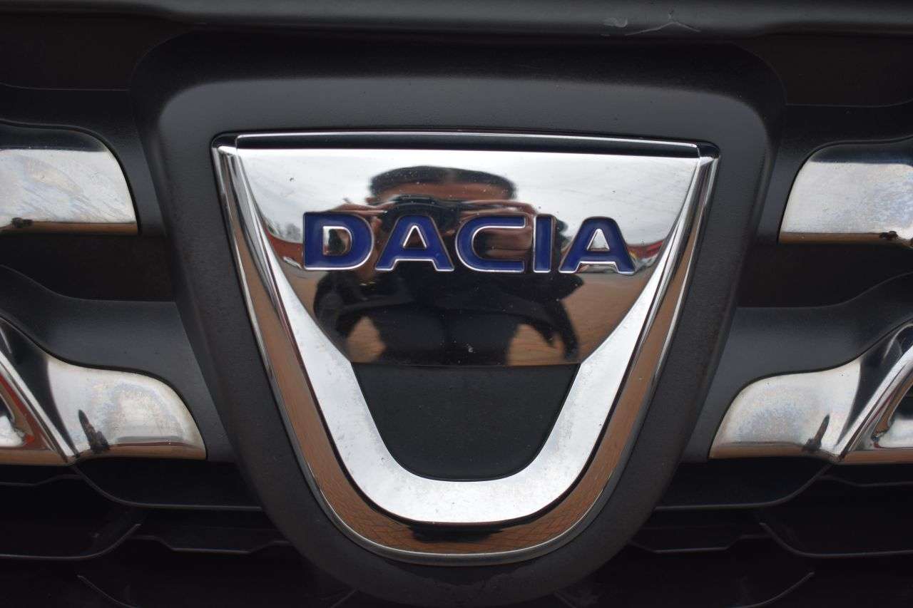 A 2017 DACIA DUSTER 1.5 dCi Laureate SUV 5dr Diesel Manual 4WD Euro 6 (s/s) (110 ps) ***128 AA A 2017 DACIA DUSTER 1.5 dCi Laureate SUV 5dr Diesel Manual 4WD Euro 6 (s/s) (110 ps) ***128 AA