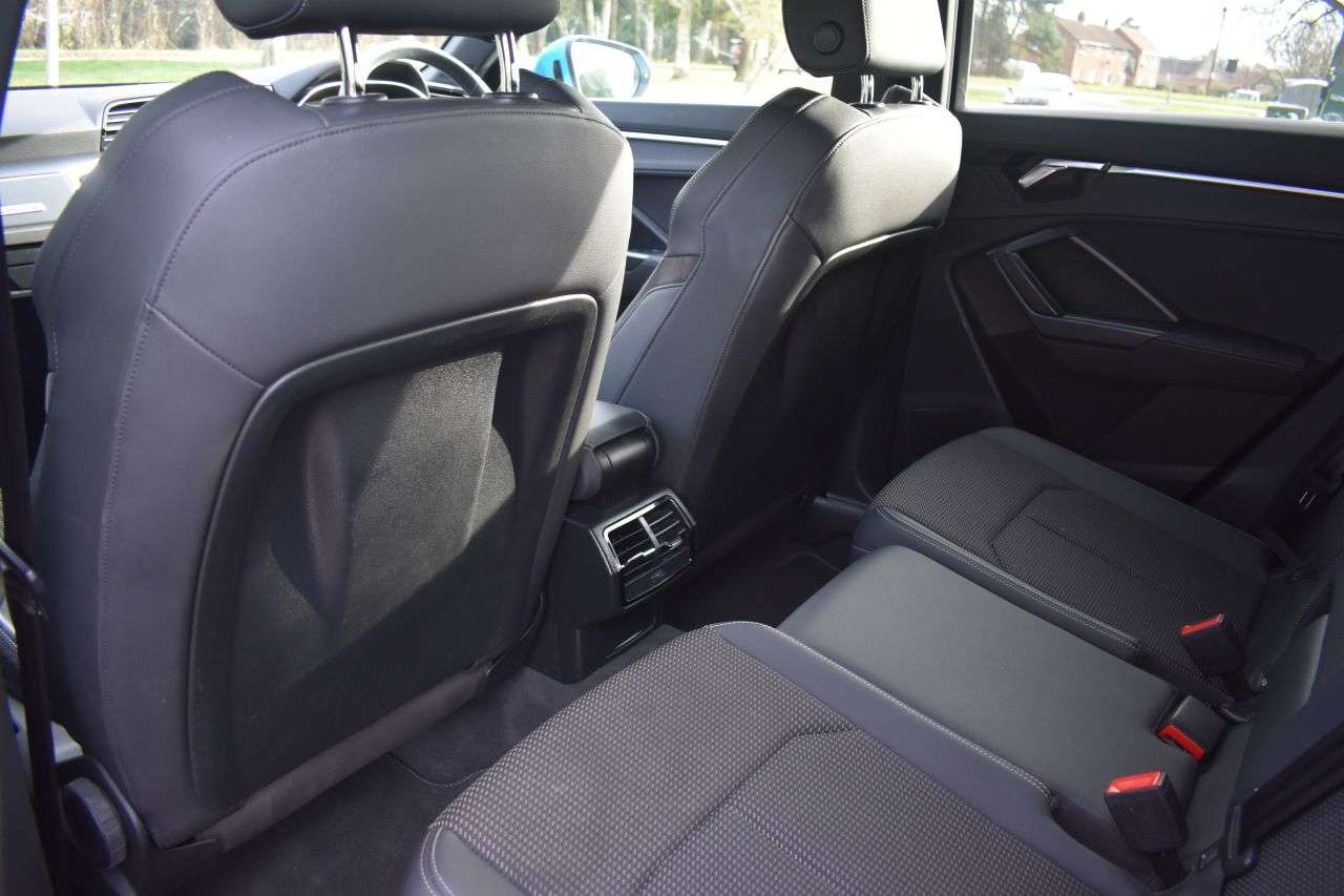 2019 AUDI Q3 2019 AUDI Q3